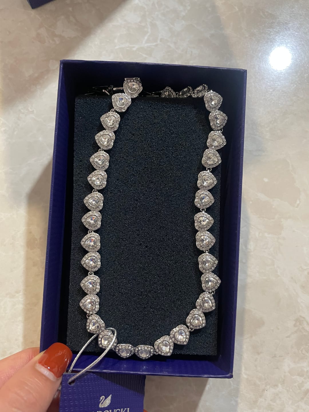 Customer photo review of COLLAR SWAROVSKI TENIS CORAZONES BLANCOS ARIANA GRANDE + KIT DE REGALO