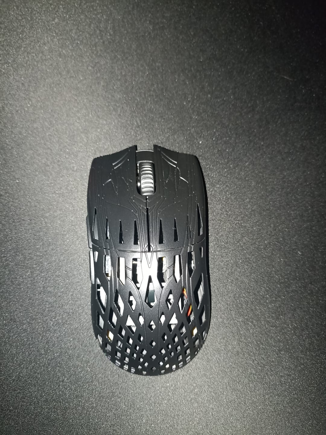 Customer photo review of Pwnage Trinity Karbon Fiber Wireless Mouse