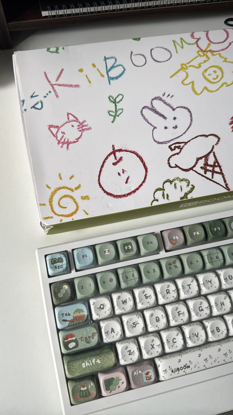 Customer photo review of KiiBOOM Sprout Picnic Keycap Set