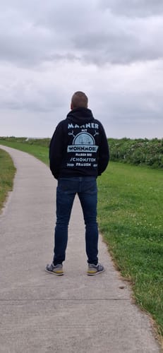 Customer photo review of Männer mit Wohnmobil - Rückendruck | Hoodie unisex