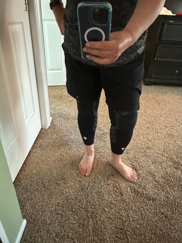 Customer photo review of Compression Sleeves V2 for Knees and Legs
