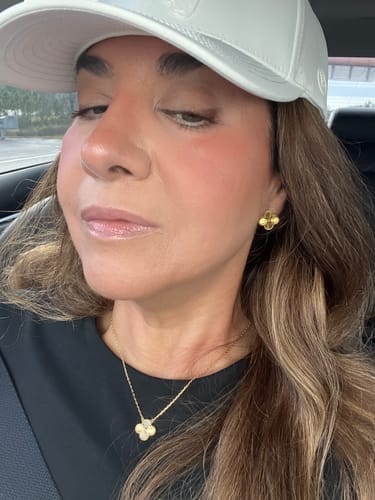 Customer photo review of CLOVER MEDIUM GOLD NECKLACE