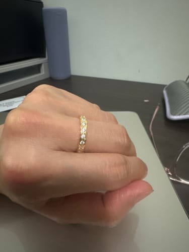 Customer photo review of CRUSH MINI CLASSIC RING GOLD DIAMONDS