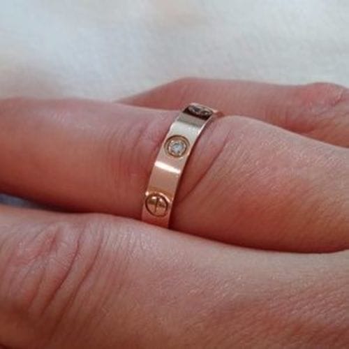 Customer photo review of LOVE RING 4MM 1 DIAMOND GOLD