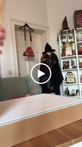 Customer video review of HOGWARTS™ CREST 3D WALL CLOCK