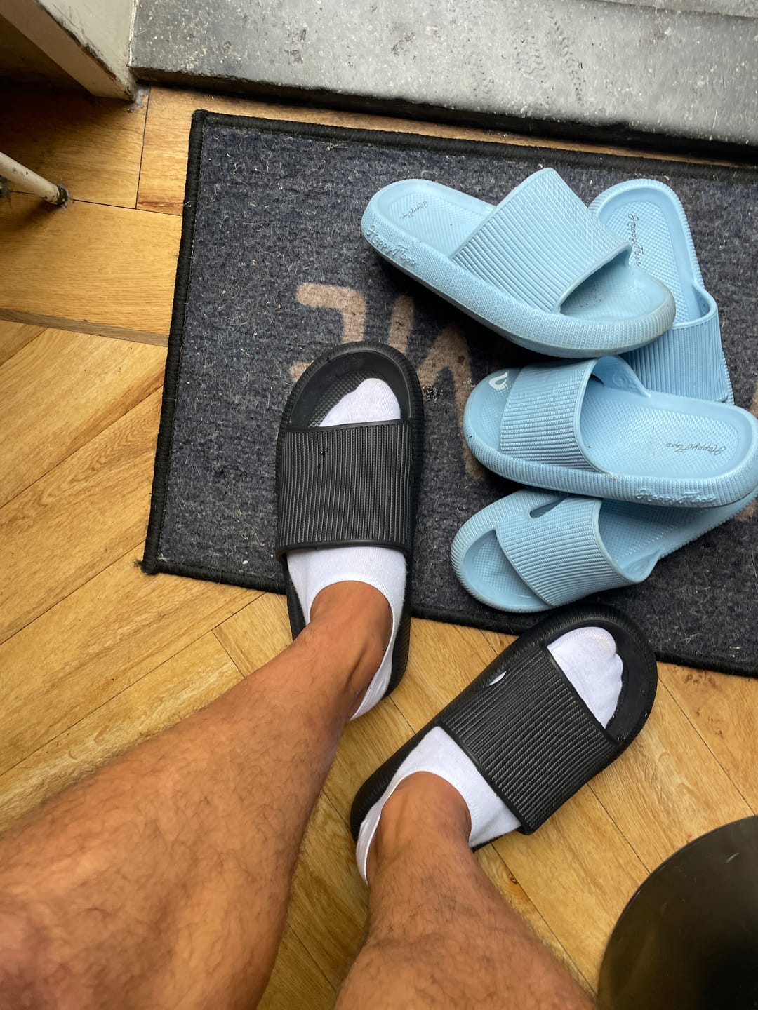 Customer photo review of HappyFlops Kids