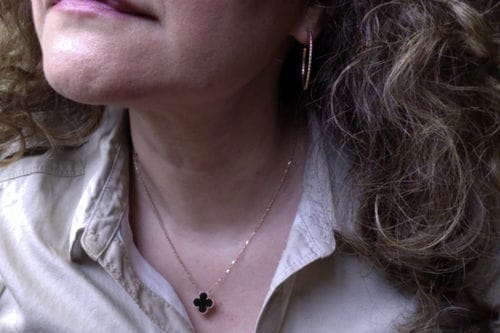 Customer photo review of CLOVER PEDANT ONYX NECKLACE