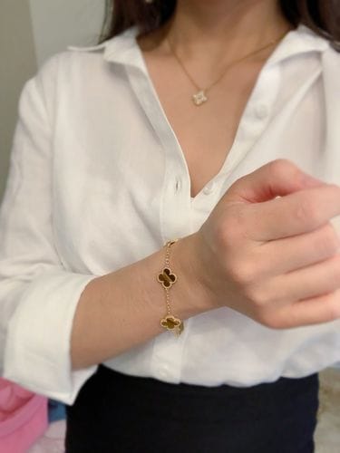 Customer photo review of CLOVER BRACELET 5 MOTIFS TIGER EYE