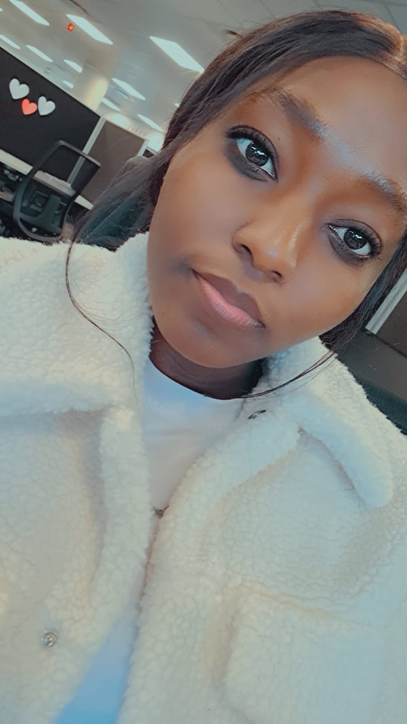 Customer photo review of Wear And Go Pre-Bleached Double Drawn Bob With 7 X 5 Closure