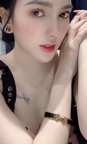 Customer photo review of H BLACK BRACELET