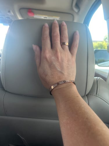 Customer photo review of LOVE RING 5.5MM 6 DIAMONDS PINK GOLD