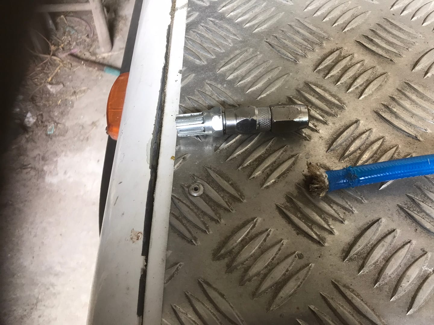 Customer photo review of ONEVAN 10000PSL Cordless Electric High-Pressure Car Grease Gun | For Makita 18V Battery