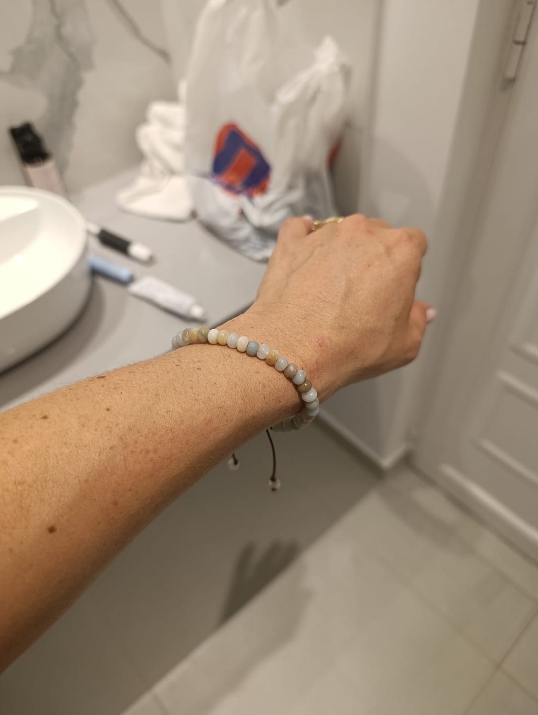 Customer photo review of צמיד גדילה וכוח מאבני אופל לבן