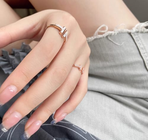Customer photo review of T WIRE MOP RING PINK GOLD