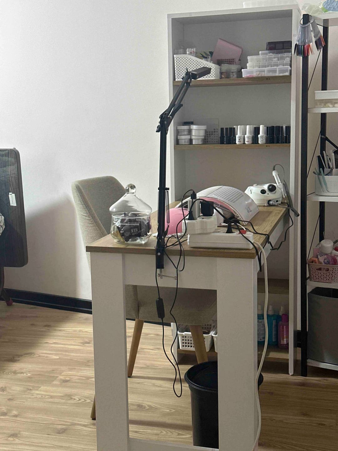 Customer photo review of Rani BJ113 Raflı Manikür Masası Makyaj Masası Sepet Ceviz - Beyaz