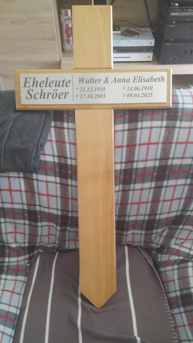 Customer photo review of Grabkreuz aus Eiche für Eheleute