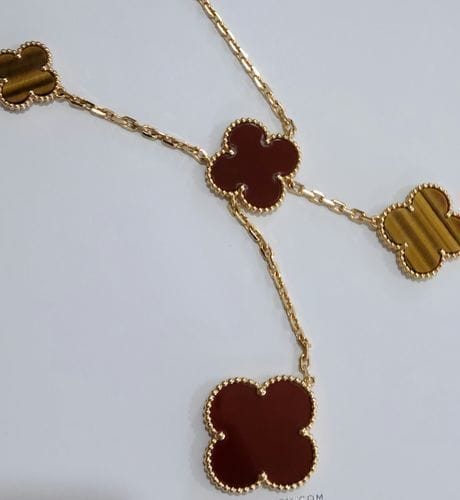 Customer photo review of CLOVER TIGER EYE CARNELIAN NECKLACE 6 MOTIF