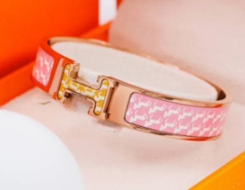 Customer photo review of H HORSE BRACELET 12MM
