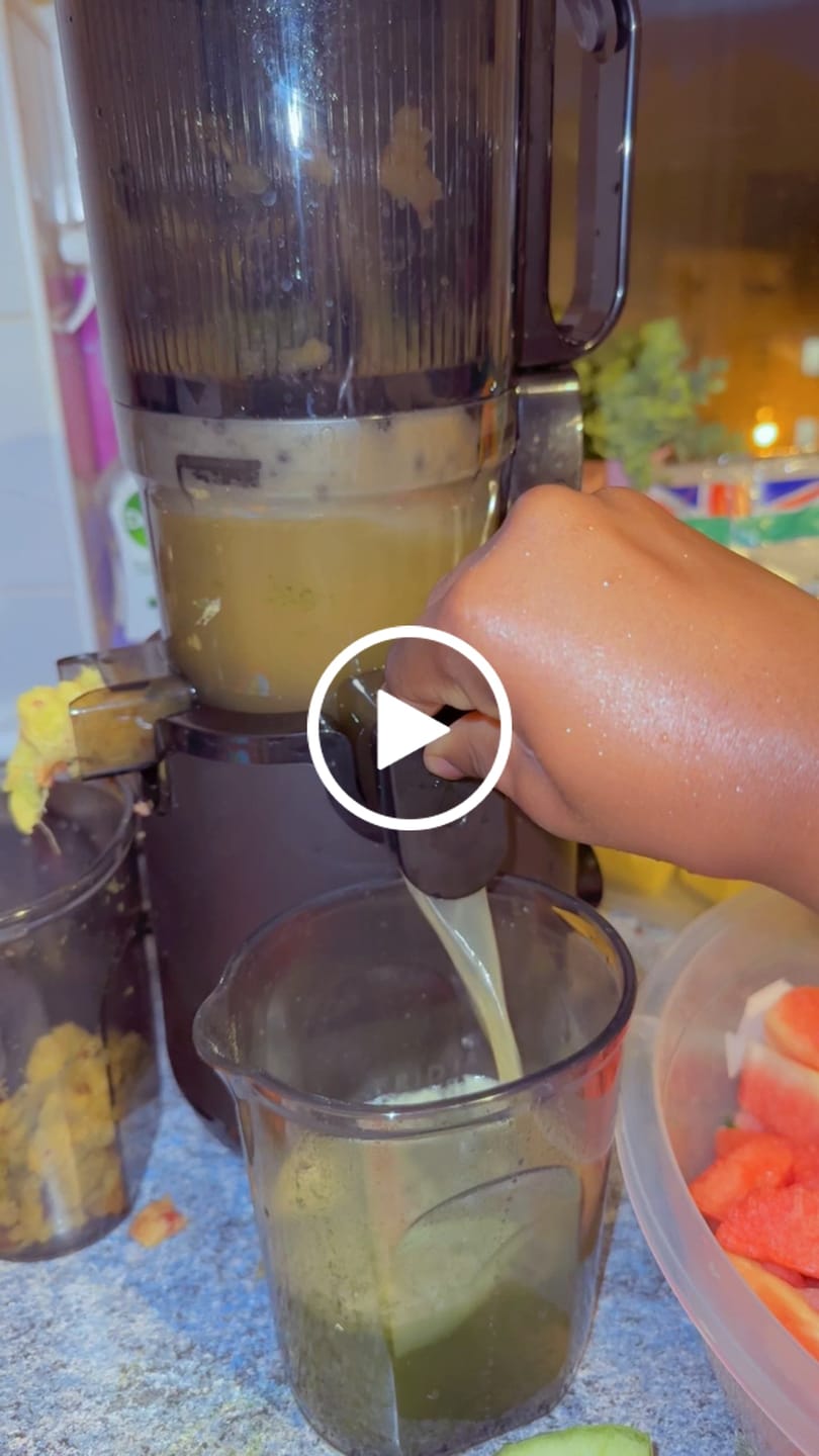 Customer video review of f2500 Self Feeding Whole Fruit Juicer - Refurbished