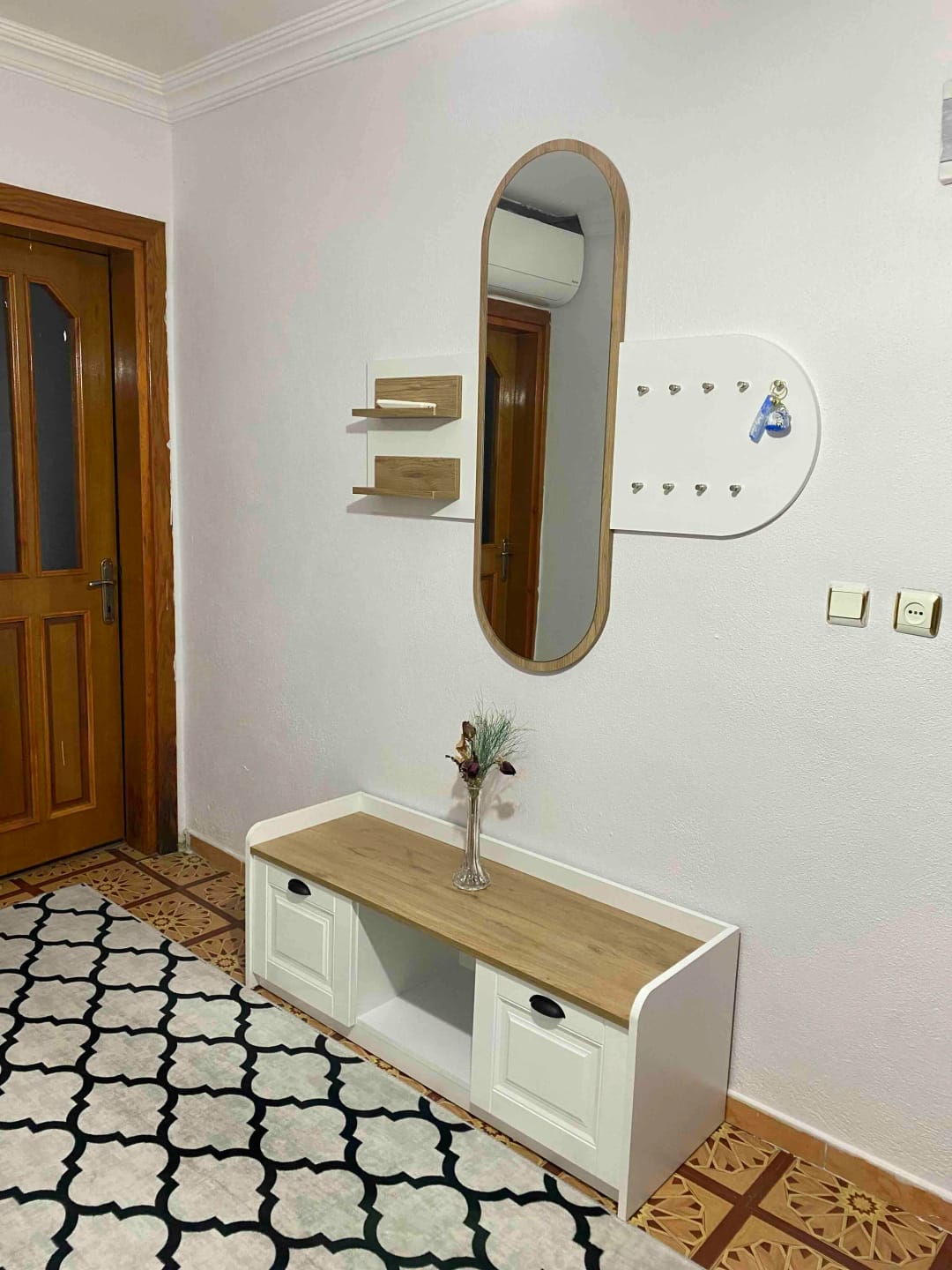 Customer photo review of Rani EE101 Aynalı Vestiyer Modern Portmanto Duvar Askısı Ayakkabılık Renk: Beyaz - S. Ceviz