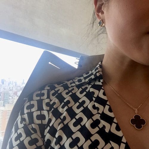 Customer photo review of CLOVER NECKLACE GOLD ONYX