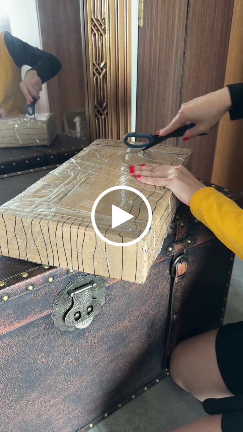 Customer video review of HOGWARTS™  MAGNETIC KEY HOLDER