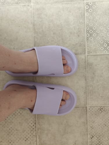 Customer photo review of HappyFlops