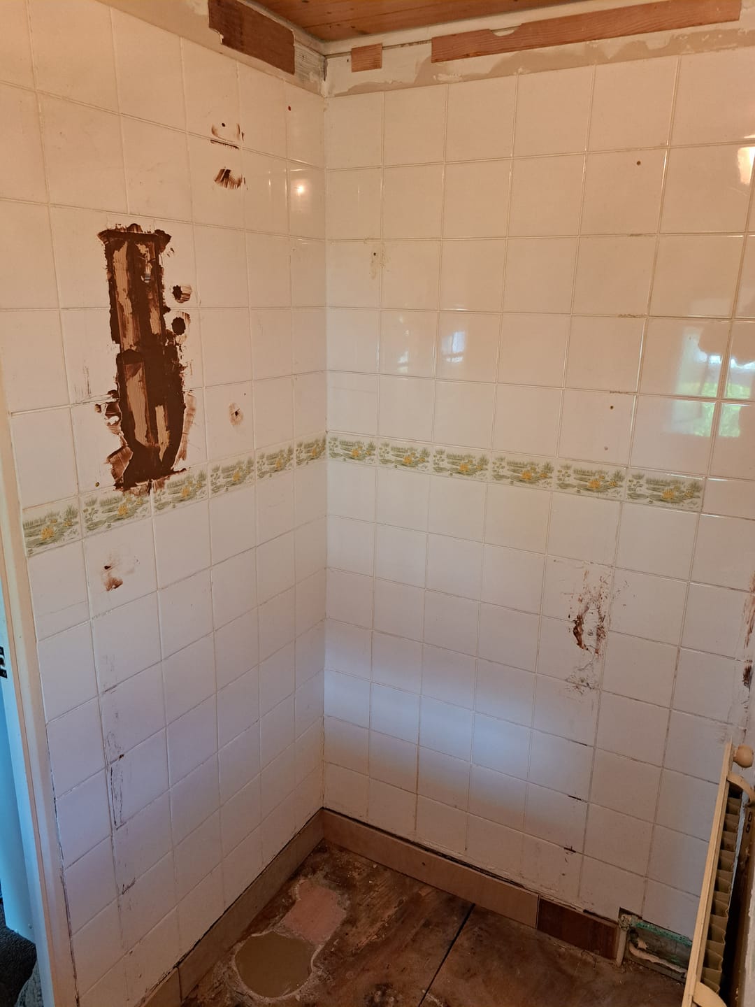 Customer photo review of 8mm Platinum White Sparkle Bathroom Wall Panel 2.6M