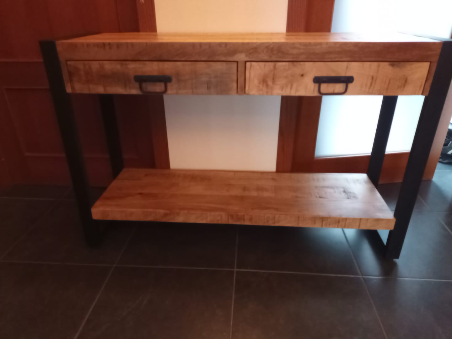 Customer photo review of Sidetable met twee lades | 120 x 35 x 76 cm | Mangohout
