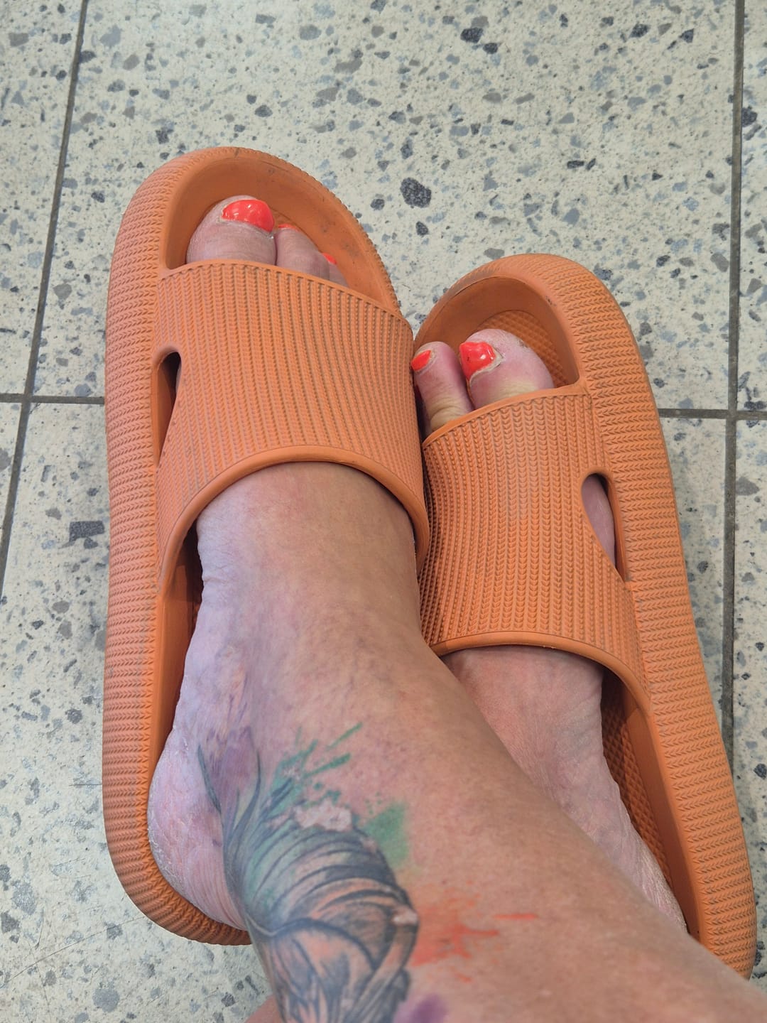 Customer photo review of HappyFlops Original