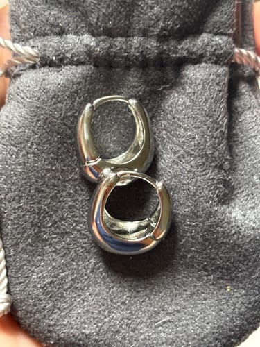 Customer photo review of Par Arracada Media Luna