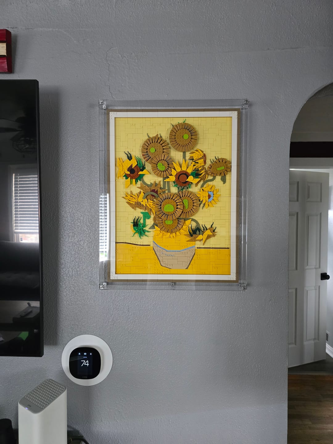 Customer photo review of Wall Mounted Display Case for LEGO® 31215 Art Vincent van Gogh – Sunflowers