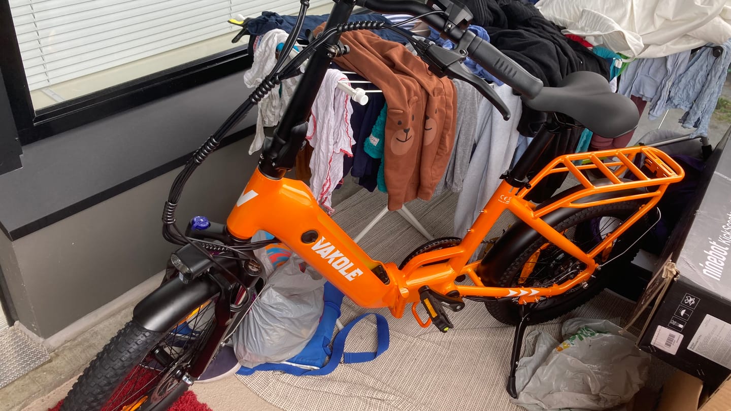 Customer photo review of Vakole VT4 2025 Version 250W 20" Foldable Electric Bike 468Wh Compact Step-through E-bike 36V 13Ah Battery