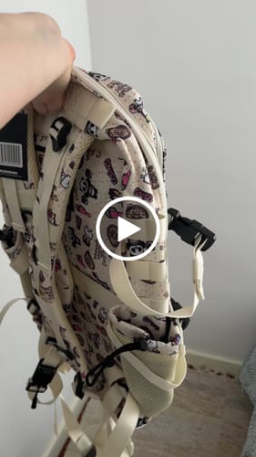 Customer video review of Mochila Táctica V1 45L All in Sweet Cream