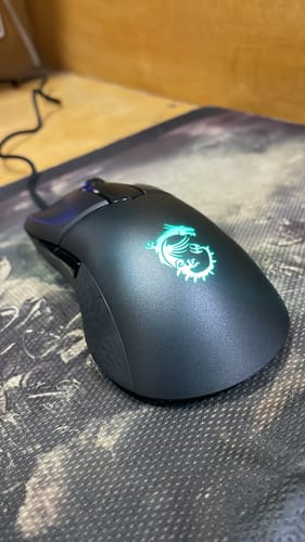 Customer photo review of Mouse Gaming MSI CLUTCH GM31 Lightweight - Óptico 12,000 DPI - 6 Botones - RGB