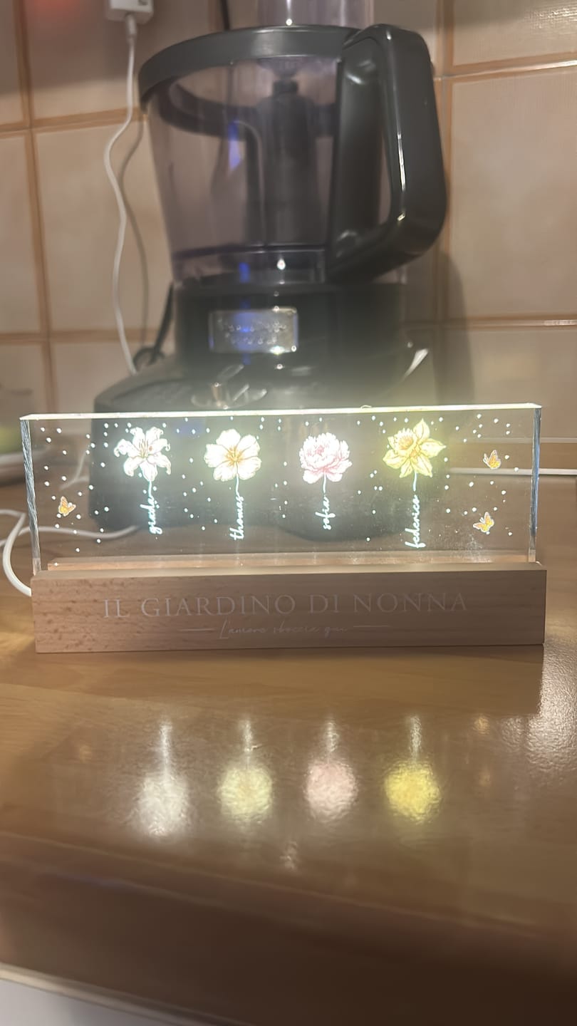 Customer photo review of lI giardino di Nonna - LED Supporto con fiori di nascita per Mamma e Nonna