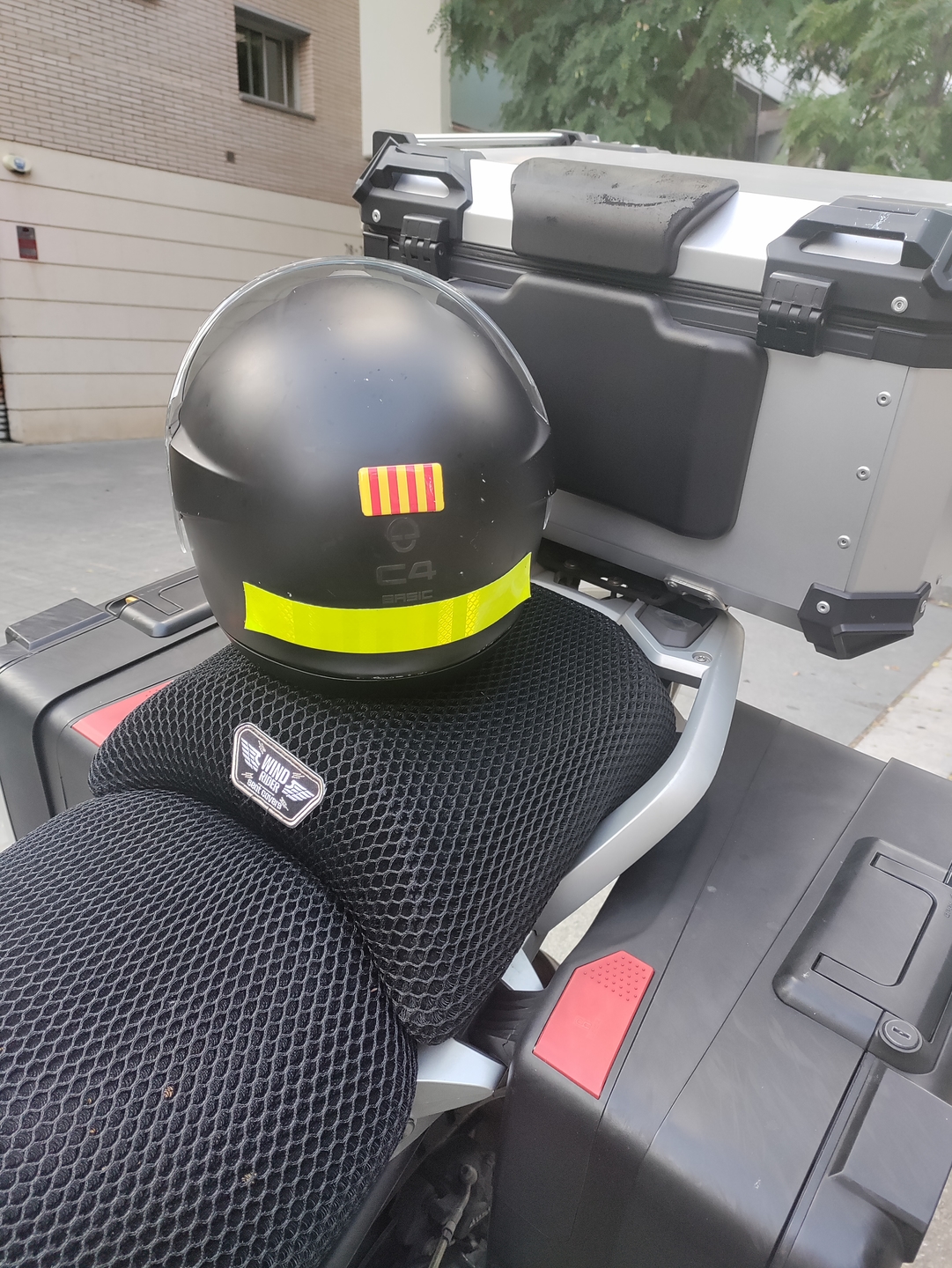 Wind Rider mesh seat cover on a BMW R 1200 GS