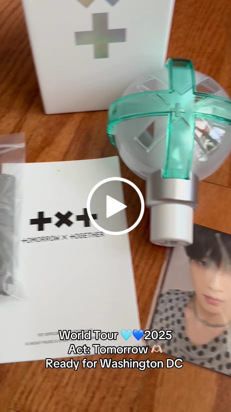 Customer video review of TXT - OFFICIAL LIGHT STICK VER.2