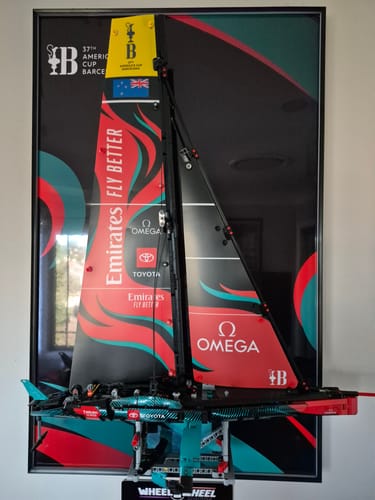 Customer photo review of Display frame for LEGO® TECHNIC™ Emirates AC75 Yacht 42174