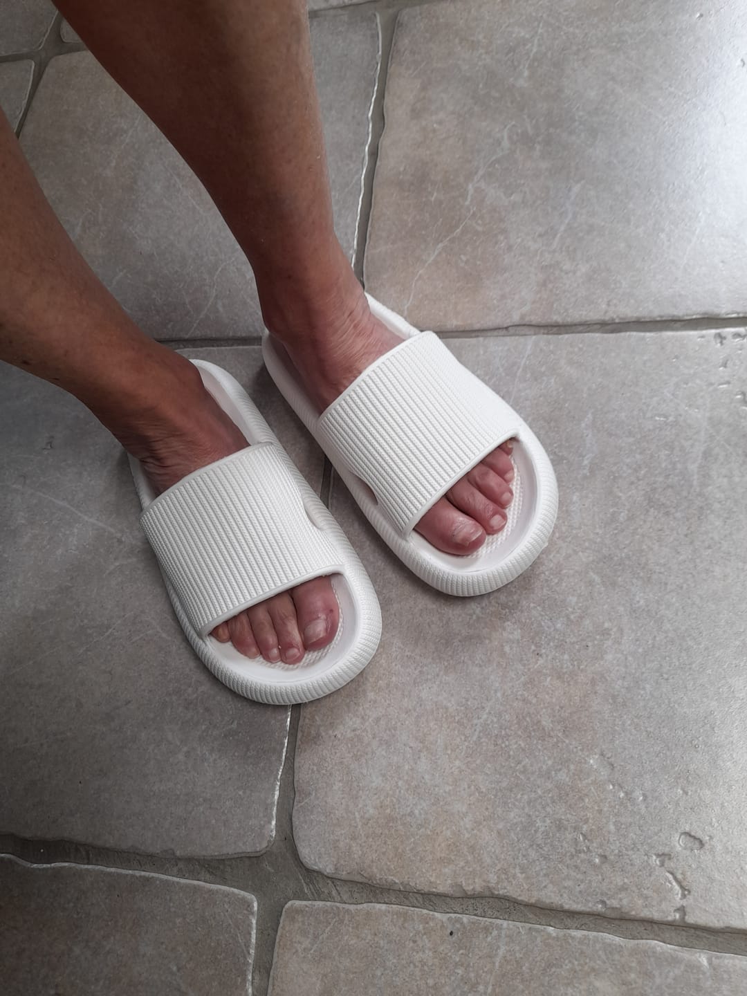 Customer photo review of HappyFlops Kids