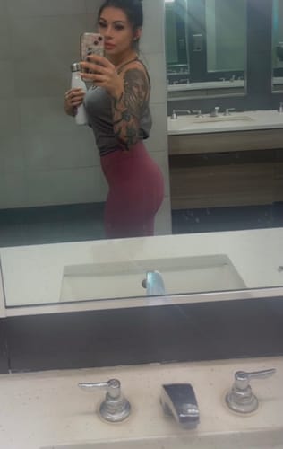 Customer photo review of The Eloise Leggings