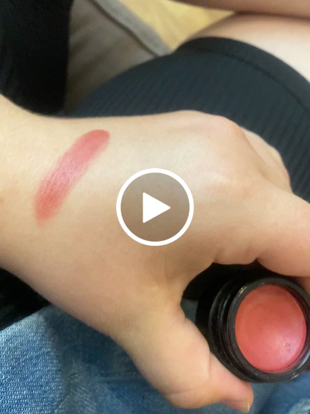 Customer video review of Huulivoide ja Poskipuna Metsäbiomilla - 3 värivaihtoehtoa