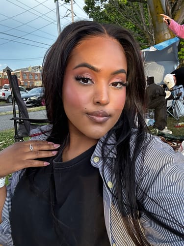 Customer photo review of CurlyMe Pre-bleached Straight Hair Wear Go Glueless Wig Pre-cut HD Lace Pre-plucked