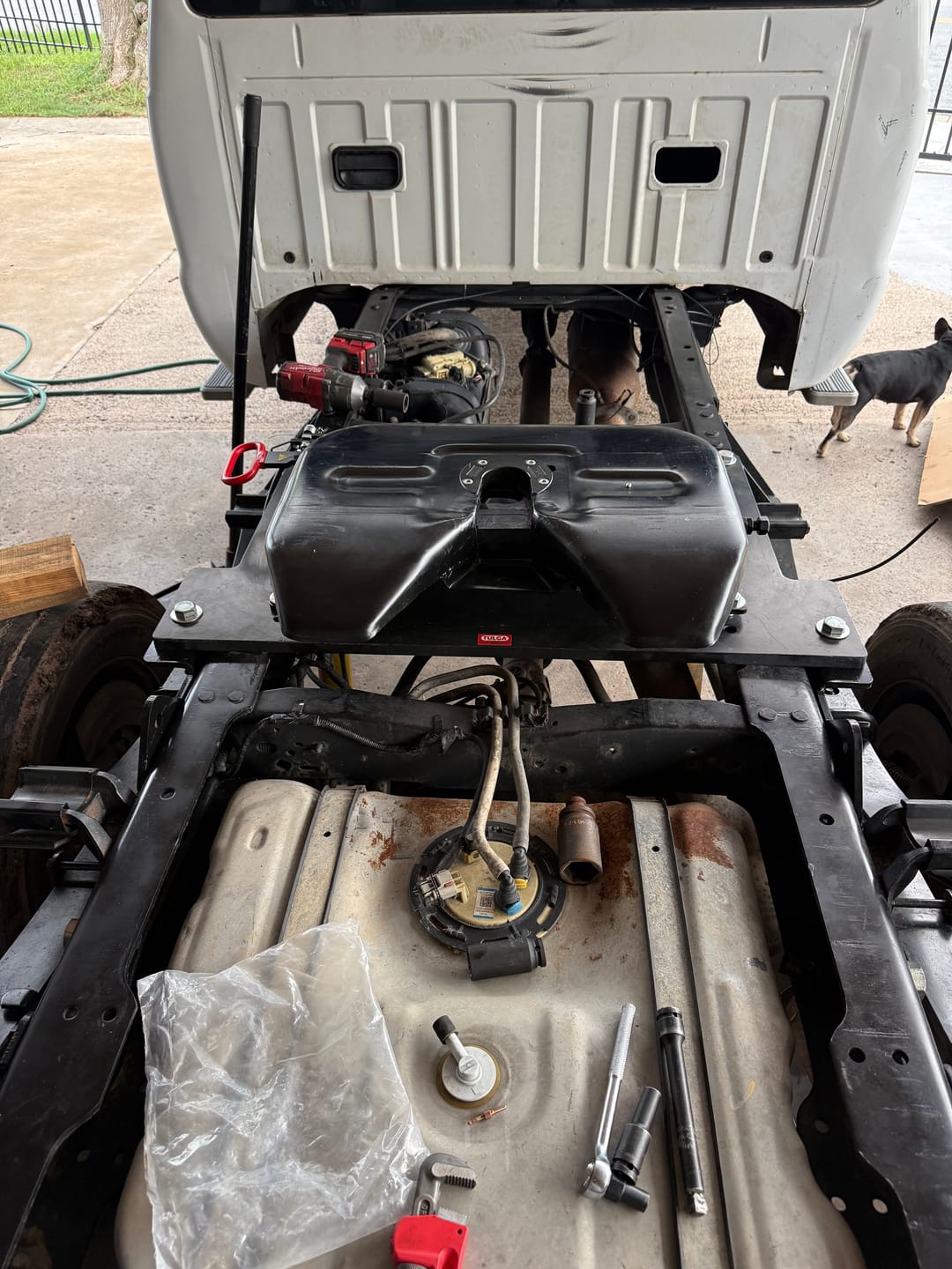 Customer photo review of Fifth Wheel Hitch 36k for Chassis, Pickup, Flatbed Trucks, Ford F Series, Dodge Ram, GMC, Chevrolet, Top Plate and Pedestals