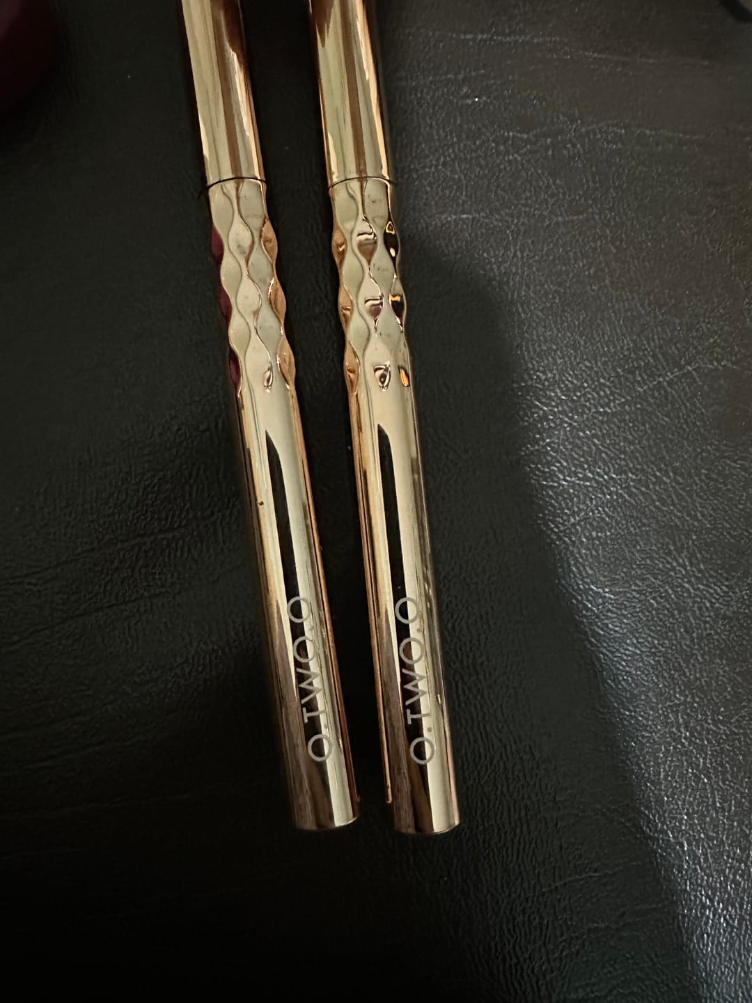 Customer photo review of O.TWO.O GOLD EMBROIDERY EYELINER