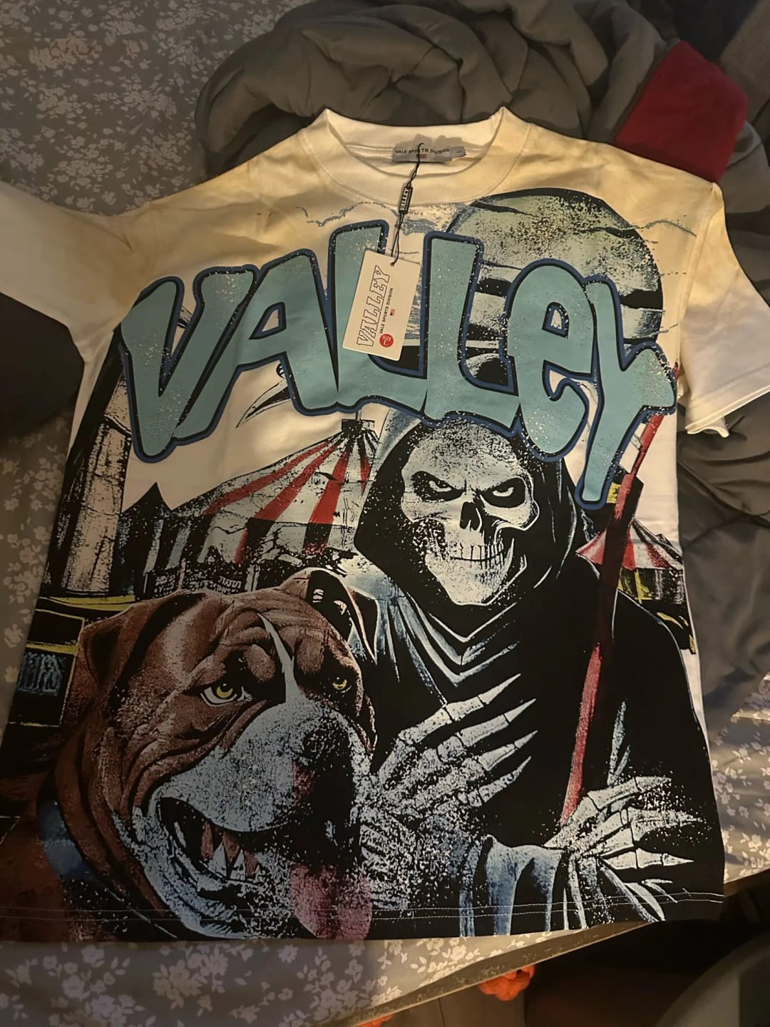 Customer photo review of VALE TOMBSTONE BIG TEE BLACK