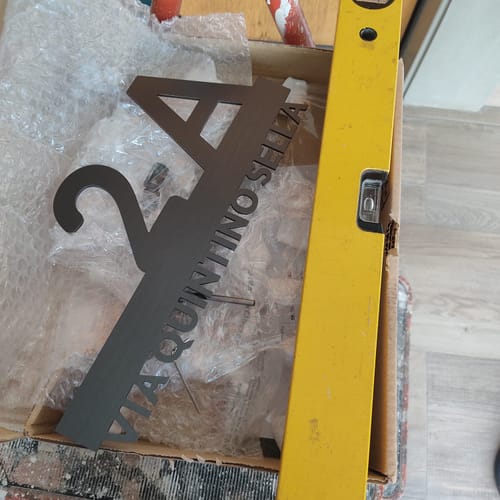 Customer photo review of Numero civico e testo sagomato modello Line 02 Alluminio