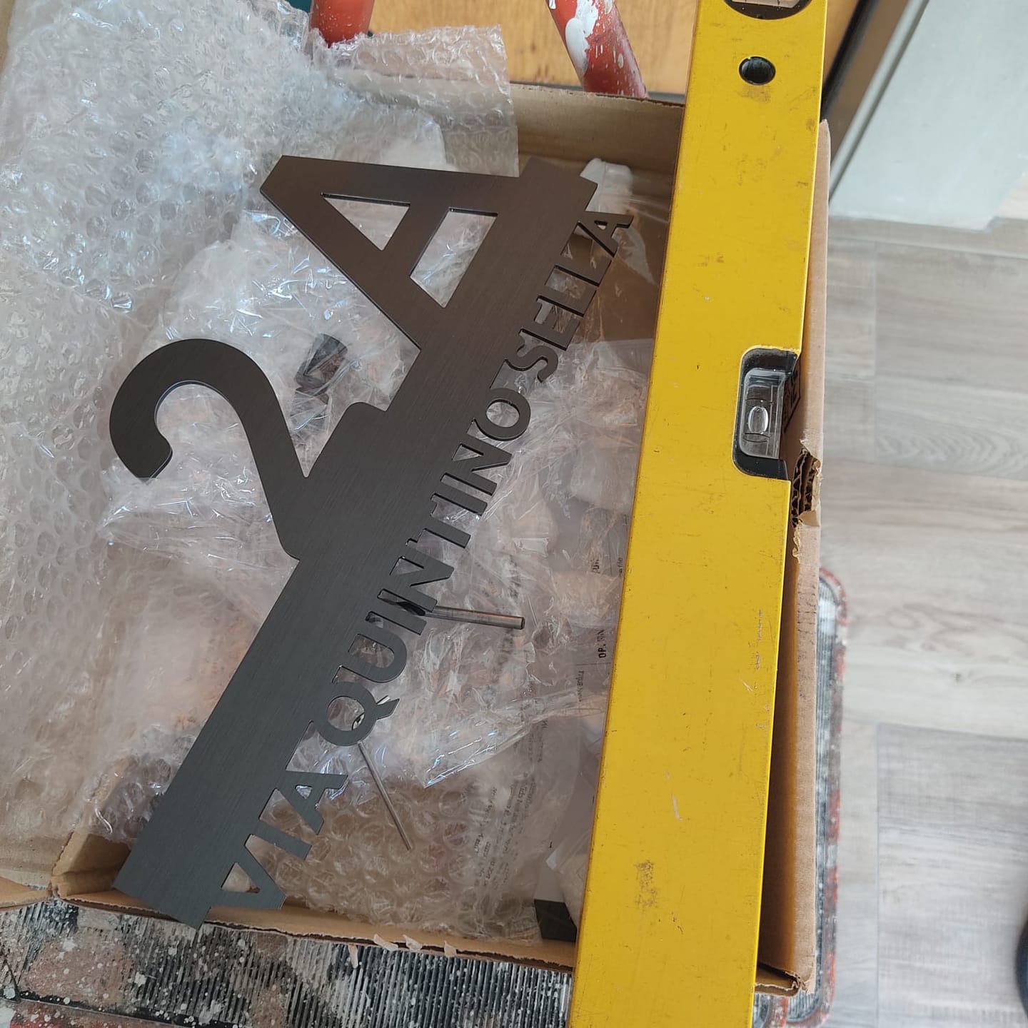Customer photo review of Numero civico e testo sagomato modello Line 02 Alluminio