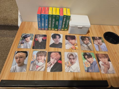 Customer photo review of DK SHOP MYSTERY PHOTOCARD PACKS (BOY GROUP)