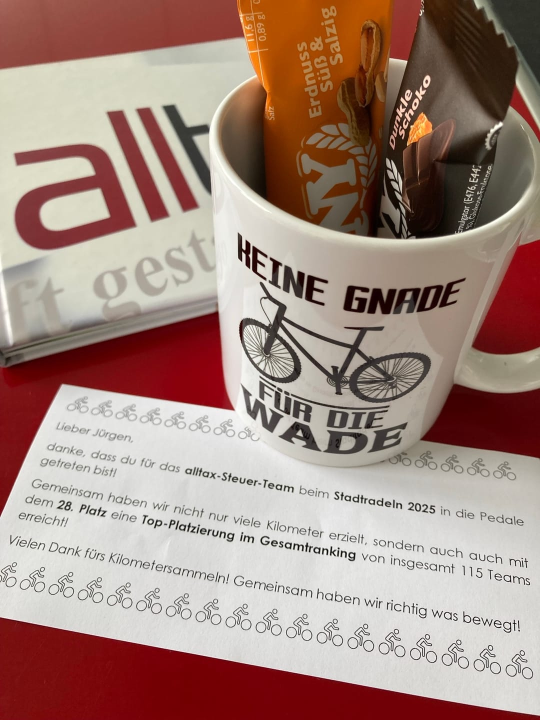 Customer photo review of Fahrrad Tasse lustig, Geschenk Fahrradfahrer Männer, Becher Fahrradmotiv Keine Gnade für die Wade, Rennrad Mountainbike Fahrrad Geschenkideen lustig Radsport Radfahren Radfahrer Kaffeetasse